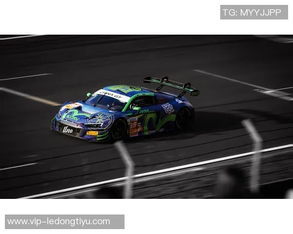 西甲推出2526赛季冬季用球设计灵感源自赛车运动的速度与激情